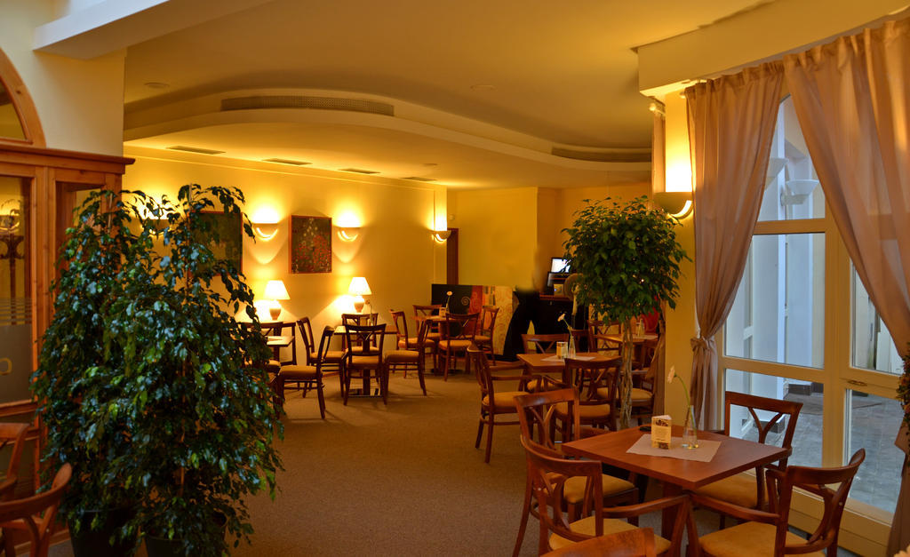Hotel Havel Рихнов-над-Кнежноу Экстерьер фото